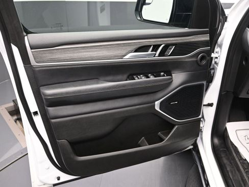 Used 2024 Jeep Wagoneer Series II image 19