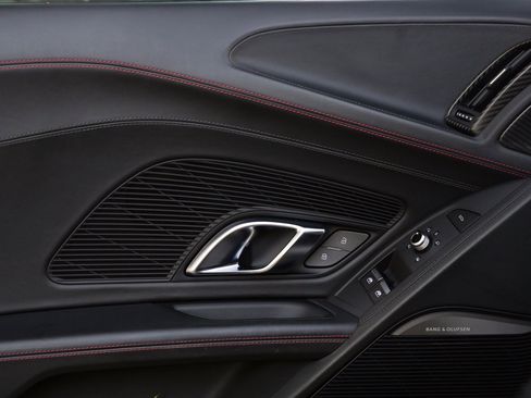 Used 2017 Audi R8 V10 w/ Carbon Exterior Package image 19