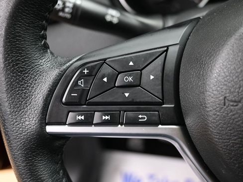 Used 2019 Nissan Rogue SV image 16