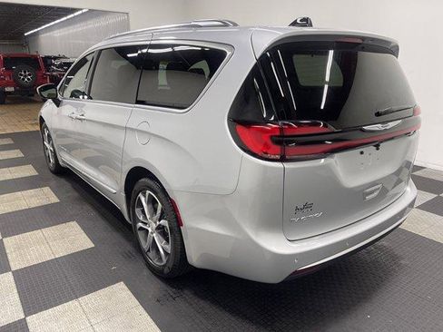 Used 2026 Chrysler Pacifica Pinnacle FWD image 2