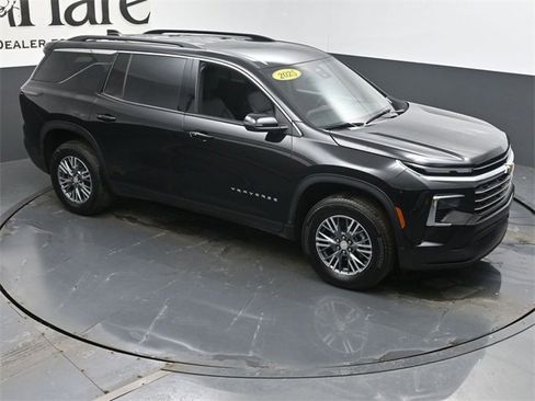 Used 2025 Chevrolet Traverse LT image 49