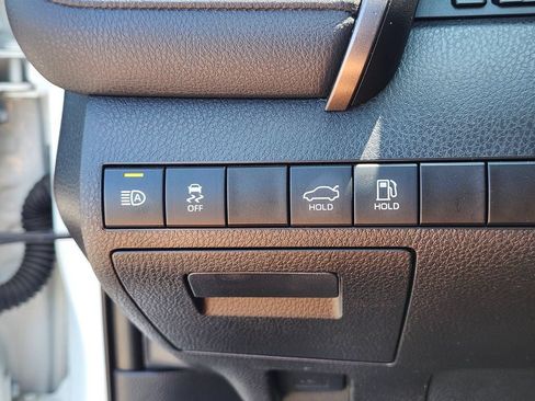 Used 2022 Toyota Camry LE AWD/4WD image 21