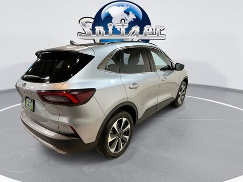 Used 2023 Ford Escape Platinum w/ Premium Technology Package image 9