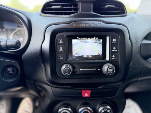 Used 2017 Jeep Renegade Latitude AWD/4WD image 15