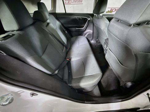 Certified 2022 Toyota RAV4 LE AWD/4WD image 28