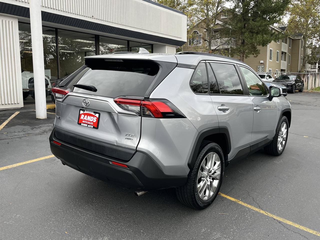 Used 2020 Toyota RAV4 XLE Premium AWD/4WD image 7