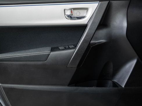 Used 2016 Toyota Corolla LE FWD image 6