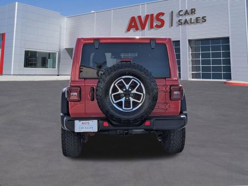 Used 2025 Jeep Wrangler Rubicon w/ Convenience Group image 7