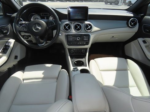 Used 2017 Mercedes-Benz GLA 250 image 24
