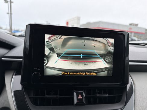 Used 2023 Toyota Corolla Cross LE image 18