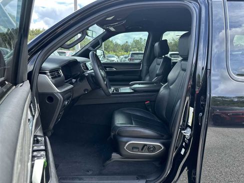 Used 2023 Jeep Wagoneer Series II image 2