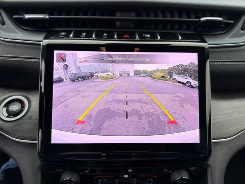 Used 2023 Jeep Grand Cherokee L Limited AWD/4WD image 27