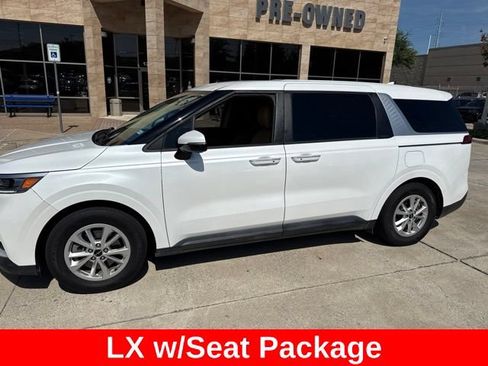 Used 2023 Kia Carnival LX FWD image 2
