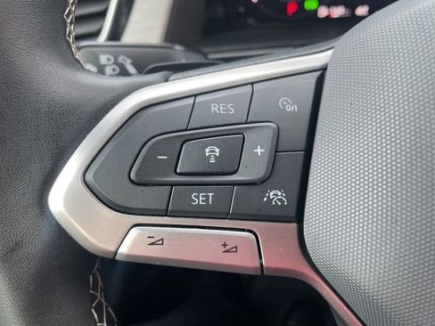 Used 2025 Volkswagen Atlas Cross Sport SE w/ Black Wheel Package image 14