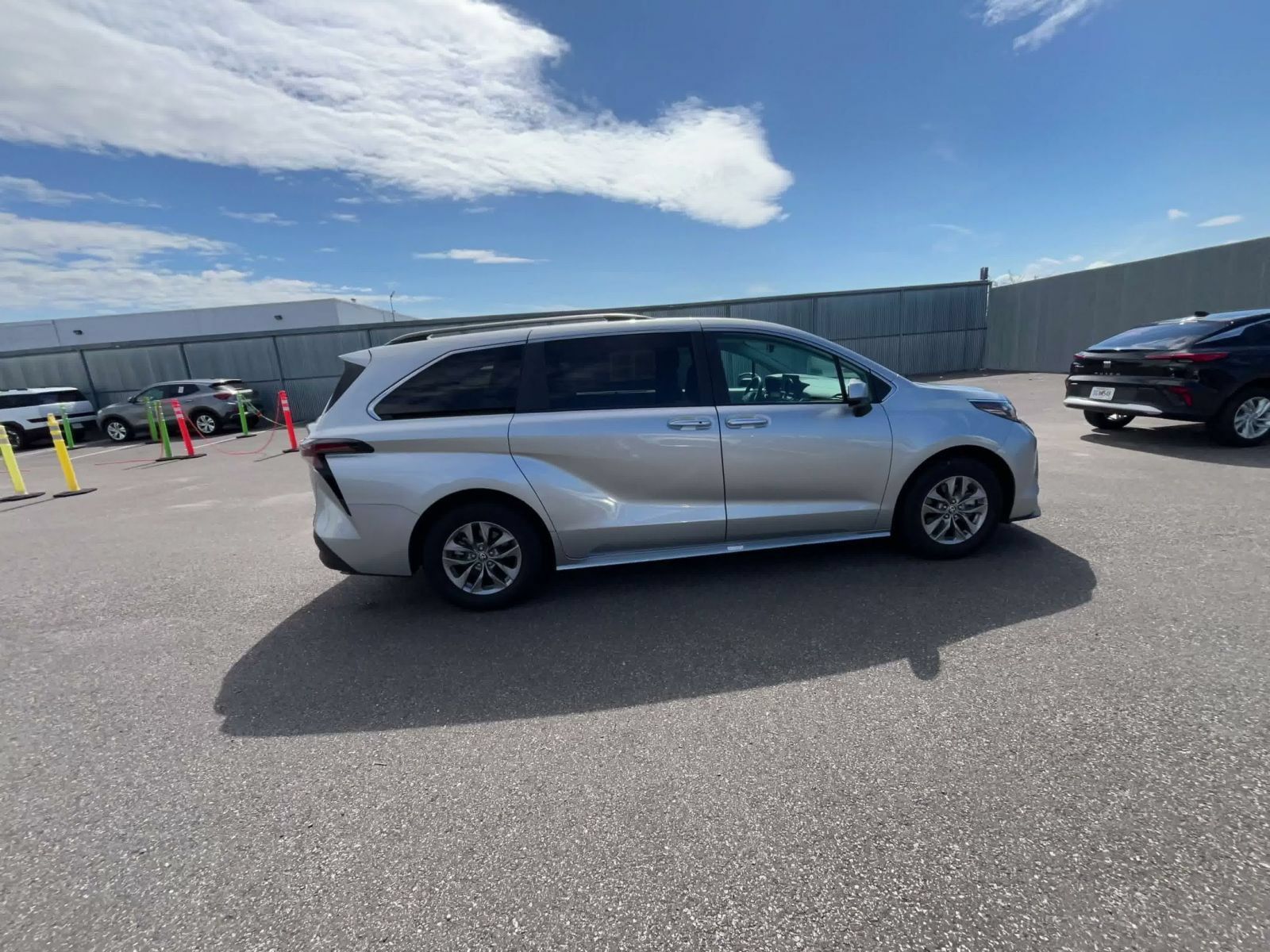 Used 2025 Toyota Sienna XLE FWD image 15