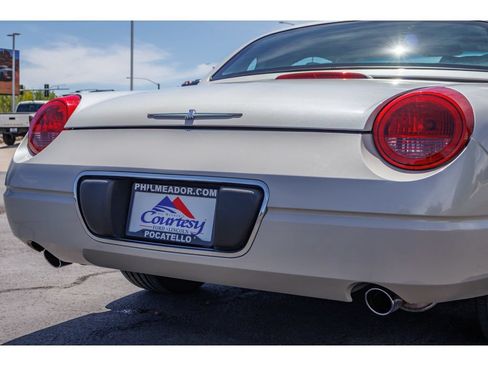 Used 2005 Ford Thunderbird 50th Anniversary RWD image 28