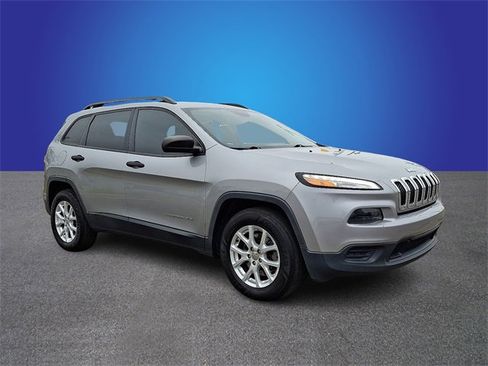 Used 2016 Jeep Cherokee Sport image 3