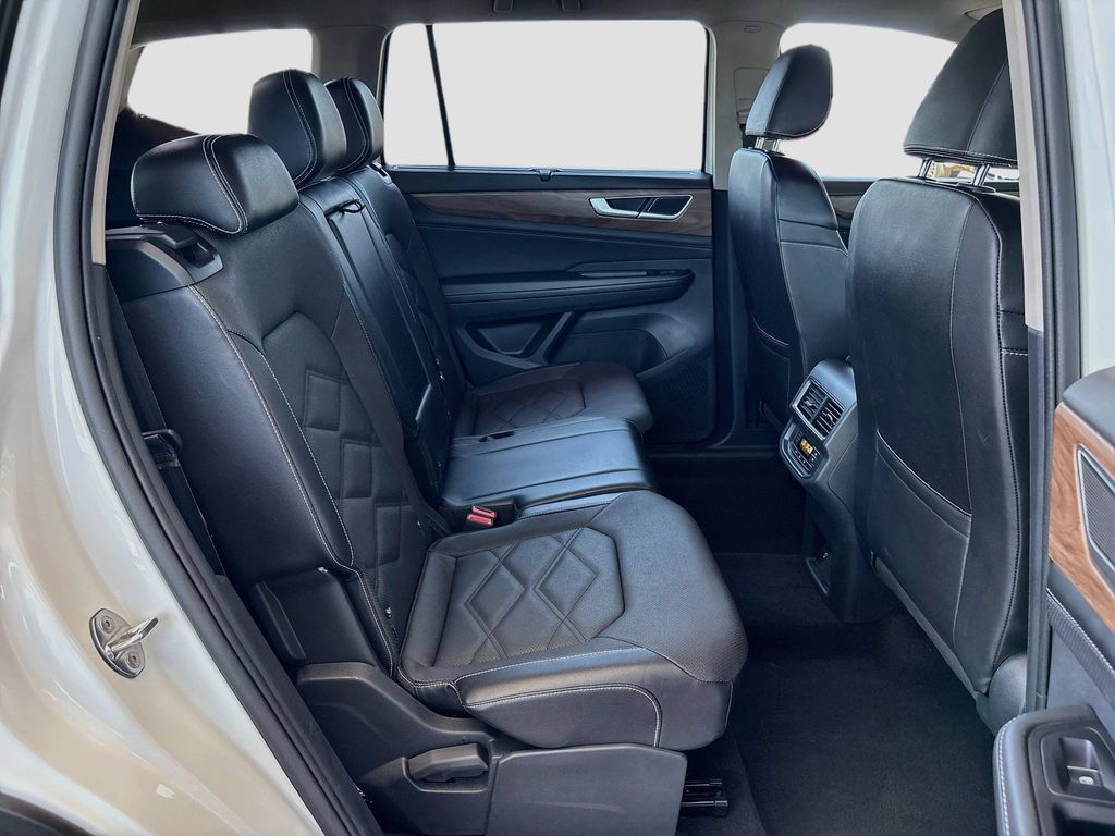 Used 2024 Volkswagen Atlas SE AWD/4WD image 21