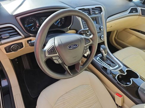 Used 2016 Ford Fusion SE FWD image 2