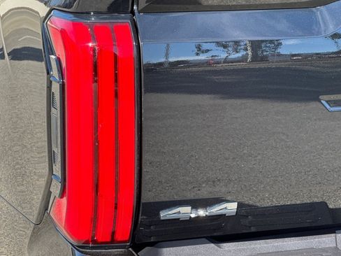 Used 2025 Toyota Tundra Limited AWD/4WD image 26