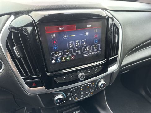 Used 2023 Chevrolet Traverse LT image 18