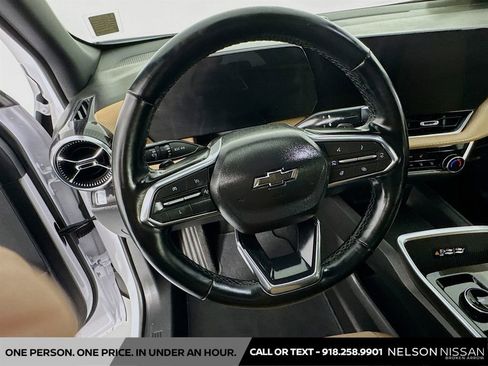 Used 2025 Chevrolet Equinox ACTIV w/ Safety and Technology Package FWD image 11