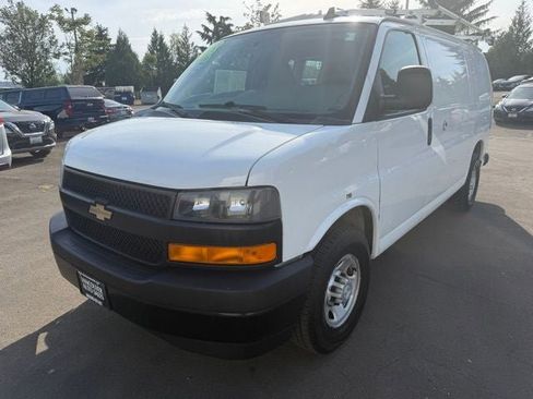 Used 2018 Chevrolet Express 2500 w/ Driver Convenience Package RWD image 7