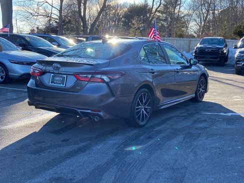 Used 2024 Toyota Camry SE image 4