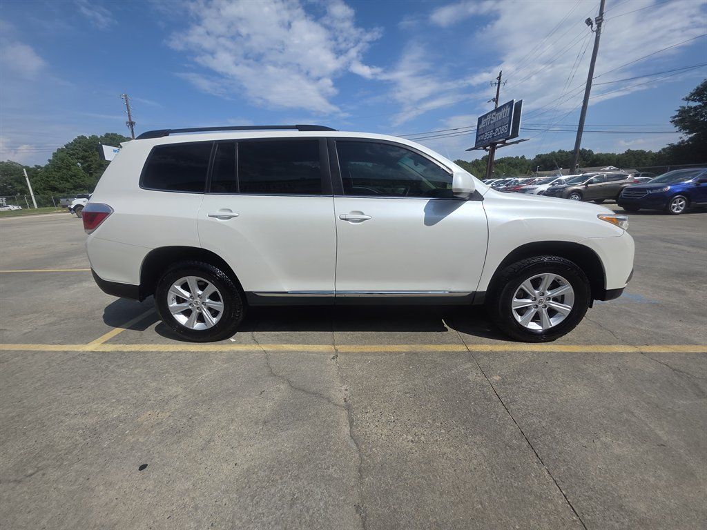 Used 2012 Toyota Highlander FWD w/ Tech Pkg image 1