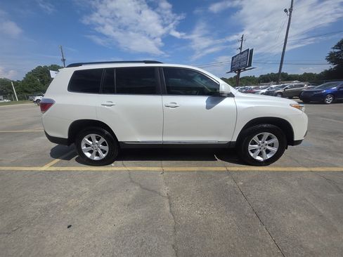 Used 2012 Toyota Highlander FWD w/ Tech Pkg image 1