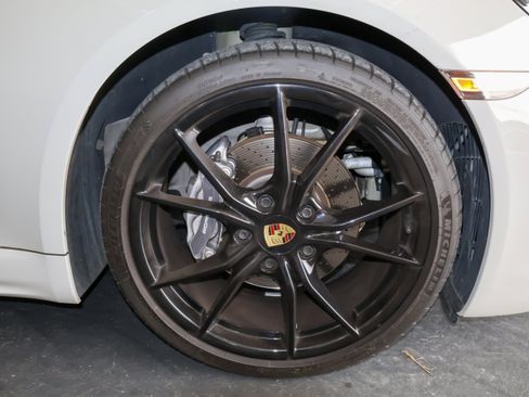 Used 2019 Porsche 718 Cayman RWD image 33
