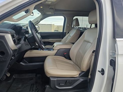 Used 2023 Ford Expedition XLT image 13