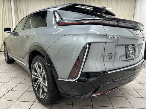 Used 2024 Cadillac Lyriq Luxury w/ LPO, Floor Liner Package image 9