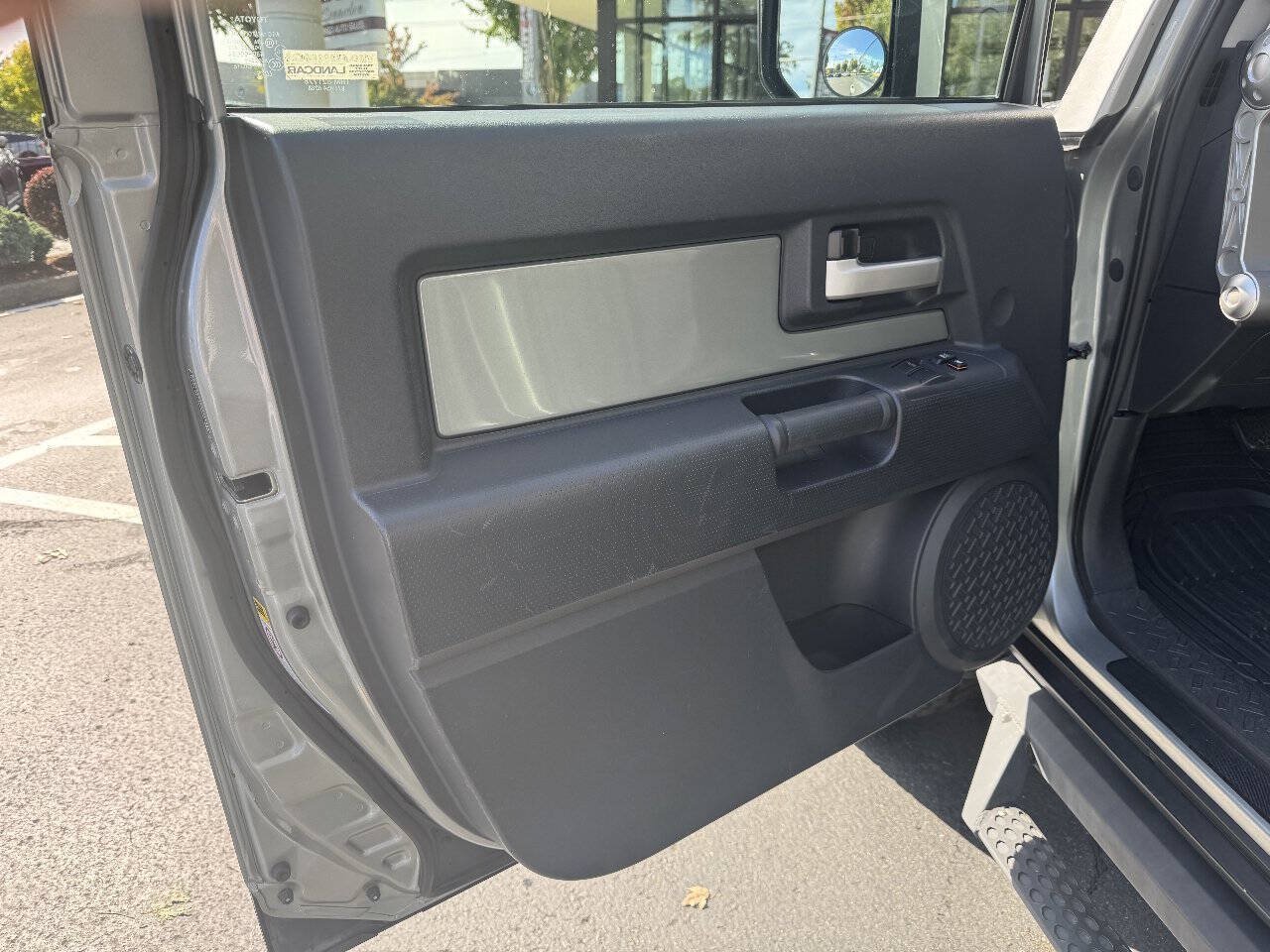 Used 2011 Toyota FJ Cruiser 4WD w/ Upgrade Pkg image 13