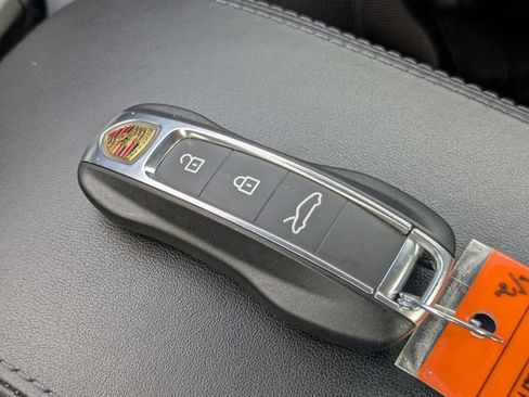 Used 2022 Porsche 911 Carrera RWD image 28