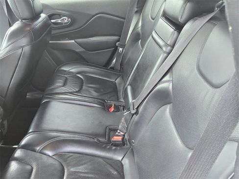 Used 2019 Jeep Cherokee Limited image 13