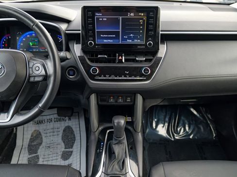 Used 2022 Toyota Corolla Cross XLE image 41