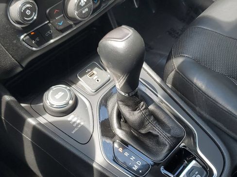 Used 2019 Jeep Cherokee Limited AWD/4WD image 30
