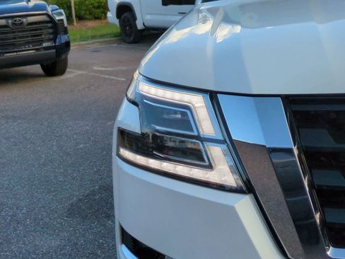 Used 2022 Nissan Armada SL w/ Captain's Chairs Package image 10