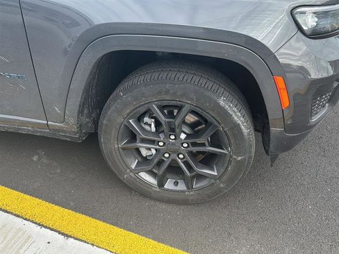 Used 2024 Jeep Grand Cherokee Limited 4xe image 9