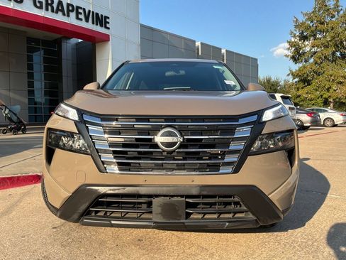 Used 2025 Nissan Rogue SV FWD image 3