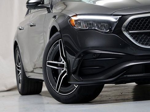 New 2026 Mercedes-Benz E 350 4MATIC Sedan image 4