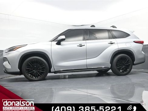 Used 2021 Toyota Highlander XLE image 15