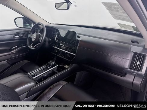 Certified 2025 Nissan Pathfinder SL image 30