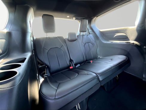 New 2027 Chrysler Pacifica Select AWD/4WD image 19