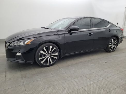 Used 2019 Nissan Altima 2.5 SR w/ SR Premium Package FWD image 2