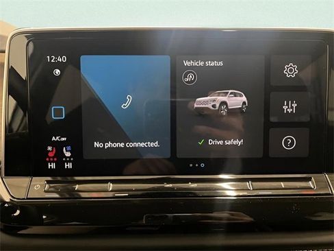 Used 2025 Volkswagen Atlas SE image 21