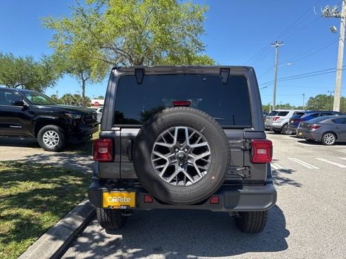 Used 2025 Jeep Wrangler Unlimited Sahara AWD/4WD image 6