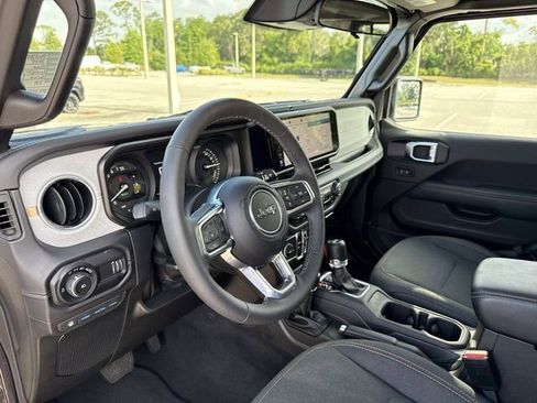 Used 2025 Jeep Wrangler Unlimited Sahara AWD/4WD image 22