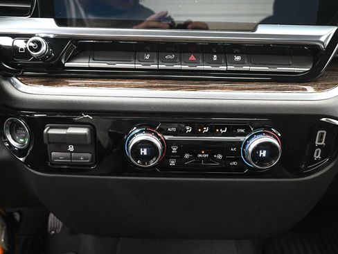 New 2026 GMC Sierra 2500 SLE image 8